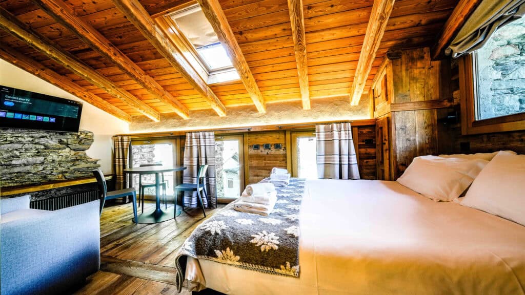 Interni dell'appartamento con bagno turco privato di Chalet Les Airelles a Valtournenche (9)