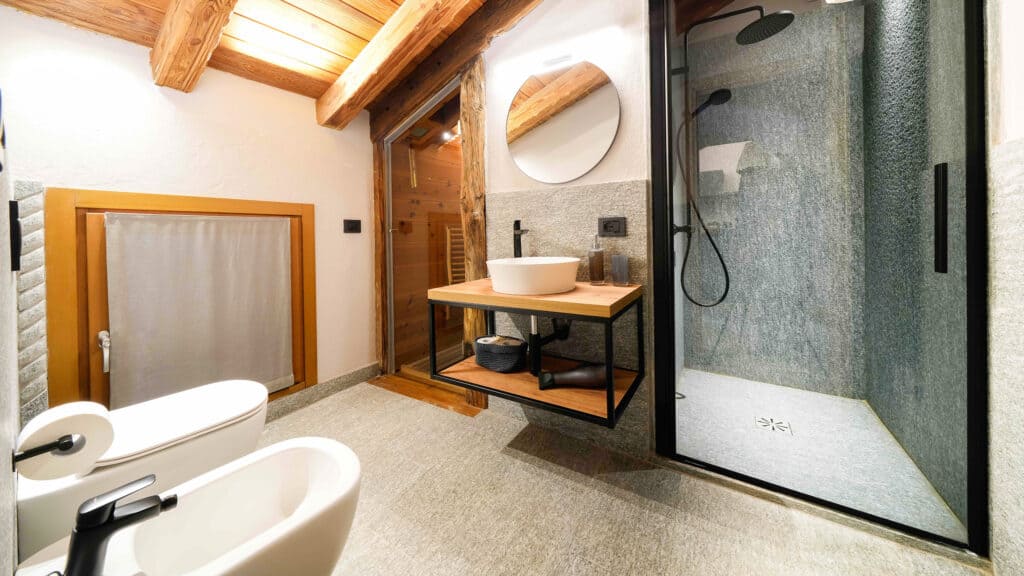 Interni dell'appartamento con bagno turco privato di Chalet Les Airelles a Valtournenche (5)