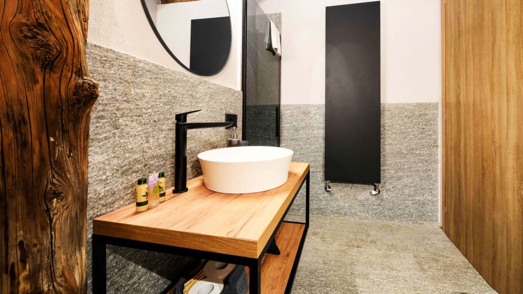 Interni dell'appartamento con bagno turco privato di Chalet Les Airelles a Valtournenche (4)