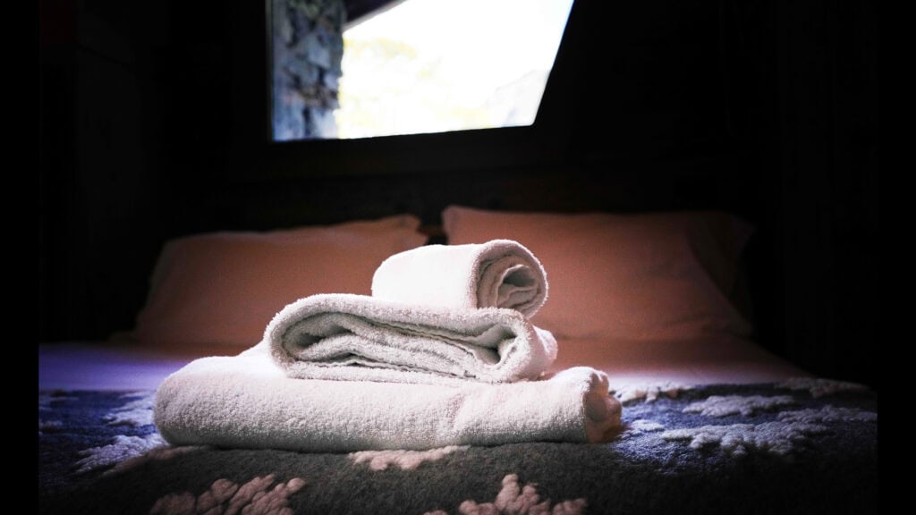 Interni dell'appartamento con bagno turco privato di Chalet Les Airelles a Valtournenche (3)