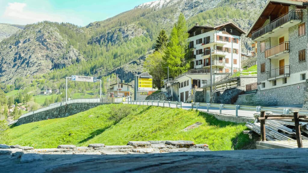 Interni dell'appartamento con bagno turco privato di Chalet Les Airelles a Valtournenche (2)