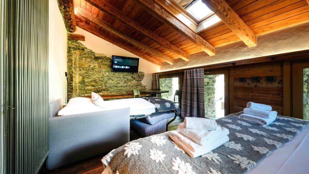 Interni dell'appartamento con bagno turco privato di Chalet Les Airelles a Valtournenche (8)