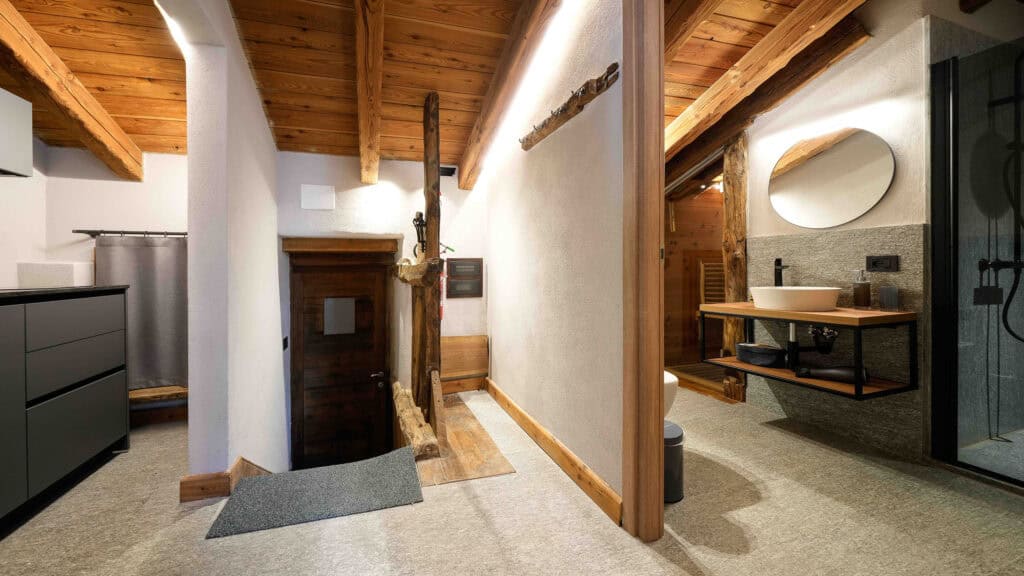 Interni dell'appartamento con bagno turco privato di Chalet Les Airelles a Valtournenche (7)