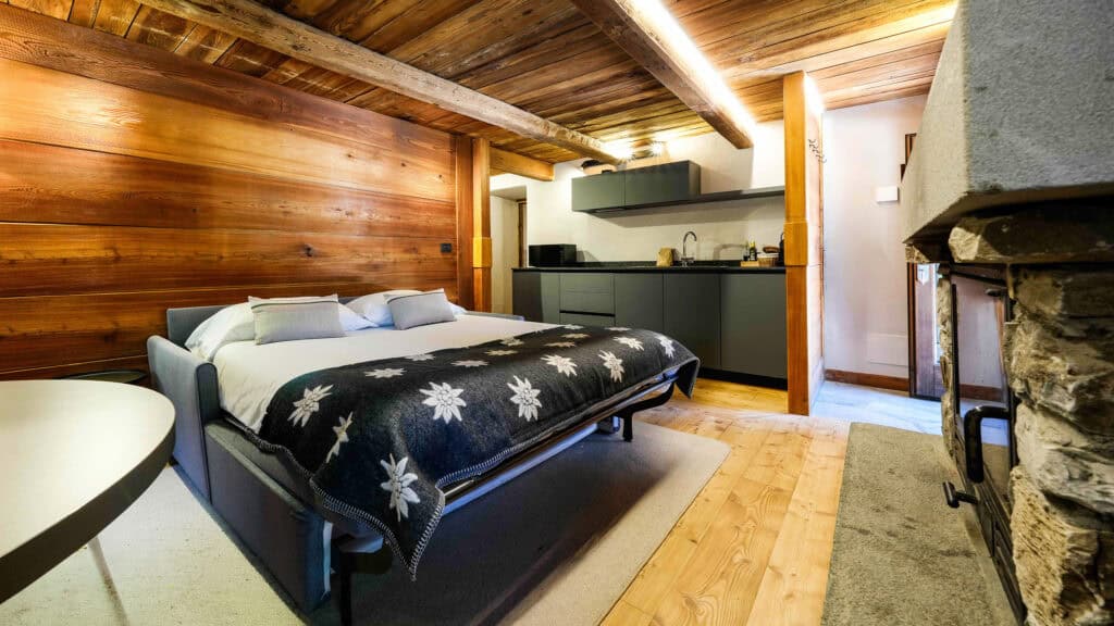 Interni dell'open space con sauna privata di Chalet Les Airelles a Valtournenche (8)
