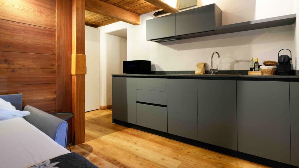 Interni dell'open space con sauna privata di Chalet Les Airelles a Valtournenche (7)